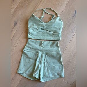 ALO l ALOSOFT highlight Bra + High-Waist Carefree short set (Spearmint Heather)